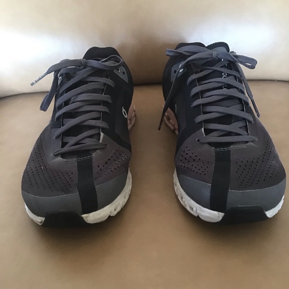 On Cloud Running Swiss Engineering athletic shoes Sz 7 - Picture 3 of 6